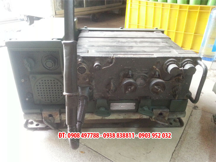Máy bộ đàm PRC 25 và đế